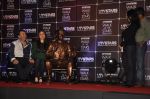 Kareena Kapoor, Randhir Kapoor unveil UTVstars Walk of the Stars in Taj Land_s End, Mumbai on 28th March 2012 (48).JPG
